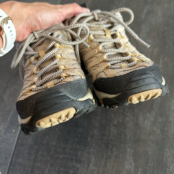 Merrell Women’s Moab Ventilator Hiking shoes - Picture 9 of 10